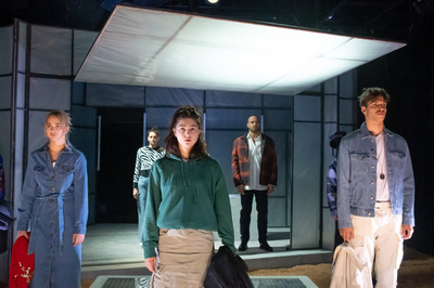 Jelenet az előadásból - © theater.hu - Ilovszky  Béla