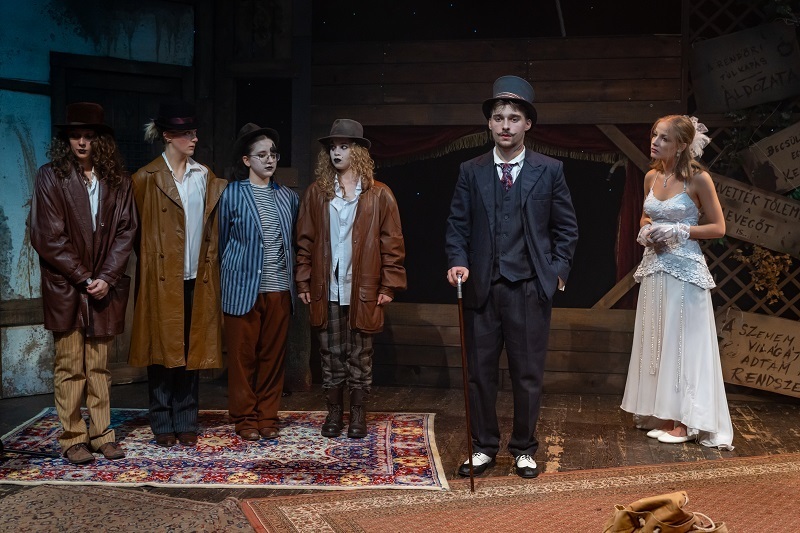 Opera 300 forintból