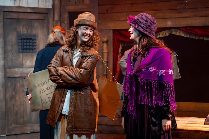 Opera 300 forintból