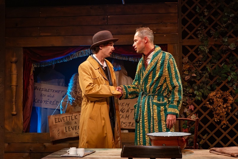 Opera 300 forintból