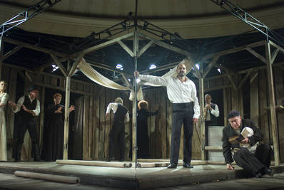 Jelenet az előadásból - © theater.hu - Ilovszky  Béla