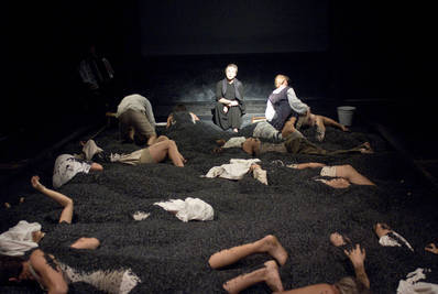 Jelenet az előadásból - © theater.hu - Ilovszky  Béla