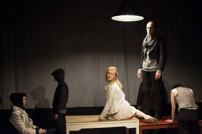 Jelenet az előadásból - © theater.hu - Ilovszky  Béla