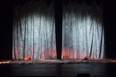 Jelenet az előadásból - © theater.hu - Ilovszky  Béla