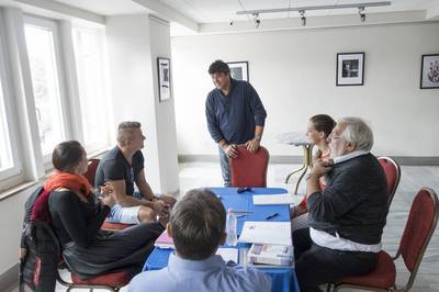 Nemcsák Károly köszönti a produkció résztvevőit - © theater.hu - Ilovszky  Béla