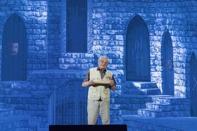 A főpróbán Szinetár Miklós az előadás rendezője olvasta fel a Prológust - © theater.hu - Ilovszky  Béla