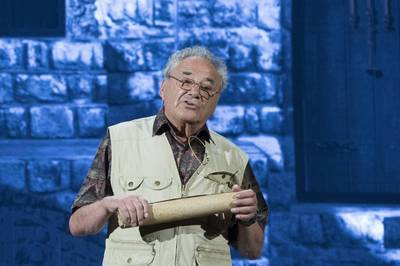 A főpróbán Szinetár Miklós az előadás rendezője olvasta fel a Prológust - © theater.hu - Ilovszky  Béla