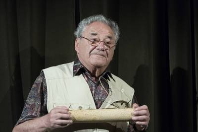 A főpróbán Szinetár Miklós az előadás rendezője olvasta fel a Prológust - © theater.hu - Ilovszky  Béla