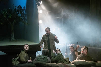 Jelenet az előadásból - © theater.hu - Ilovszky  Béla
