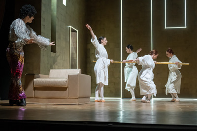 Jelenet az előadásból - © theater.hu - Ilovszky  Béla