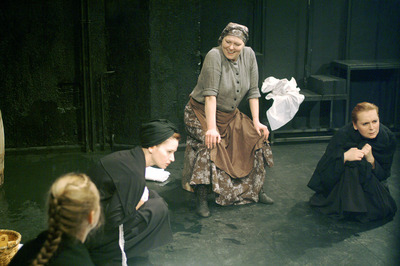 Gráf Csilla, Nagy Enikő, Szilágyi Zsuzsa, Szőlőskei Tímea - © theater.hu - Ilovszky  Béla