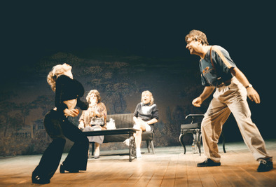 Jelenet az előadásból - © theater.hu - Ilovszky  Béla