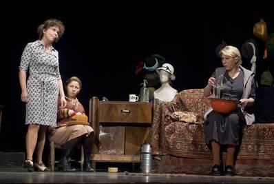 Szitás Barbara, Gyebnár Csekka, Horváth Zsuzsanna - © theater.hu - Ilovszky  Béla